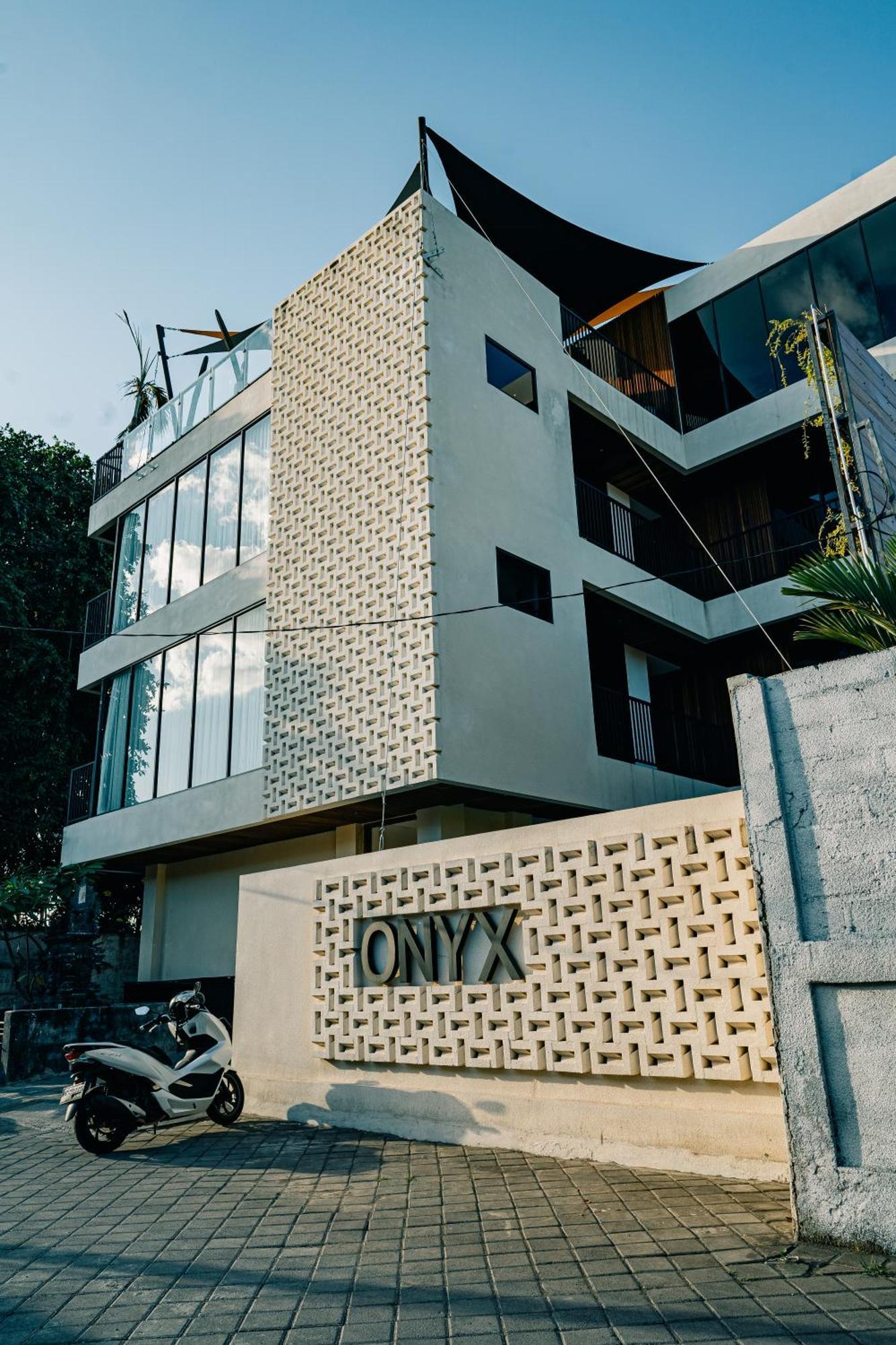 Onyx Beach Hotel Canggu Exterior foto